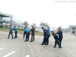 Chuyên nghiệp trong từng thao tác: Huấn luyện nghiệp vụ định kỳ cho nhân viên bảo vệ Saki 4 z7016462261985 66a3a9cd417557b24cb4437c258b7088